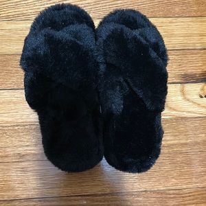 Black comfy slippers (GOOD DEAL)
